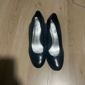 Life Stride Classic Black Heels